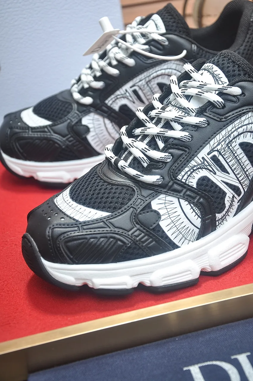 Men's shoes 💰: 640💶 (couples model) Brand: Dior (Dior) Standard code: Women's code 35-40. Men's code 38-44 (45 customized) Grade: Same as the official website Material: Top-quality original cowhide stitching Original wear-resistant and lightweight outsole Style category: Fashionable casual shoes Distinguished luxury brand elements top luxury Color: Actual picture color